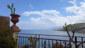 Terrazza tra cielo e mare